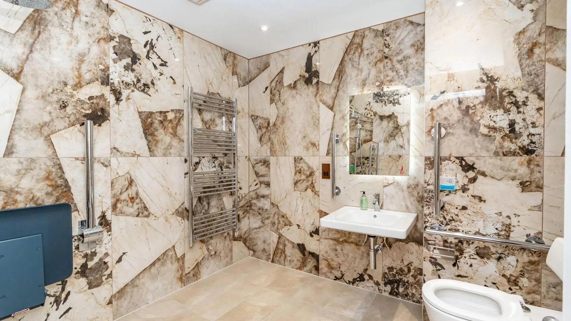 אדינבורו Dragon Suites Luxury Apartments At 9 Albyn Place 0*,