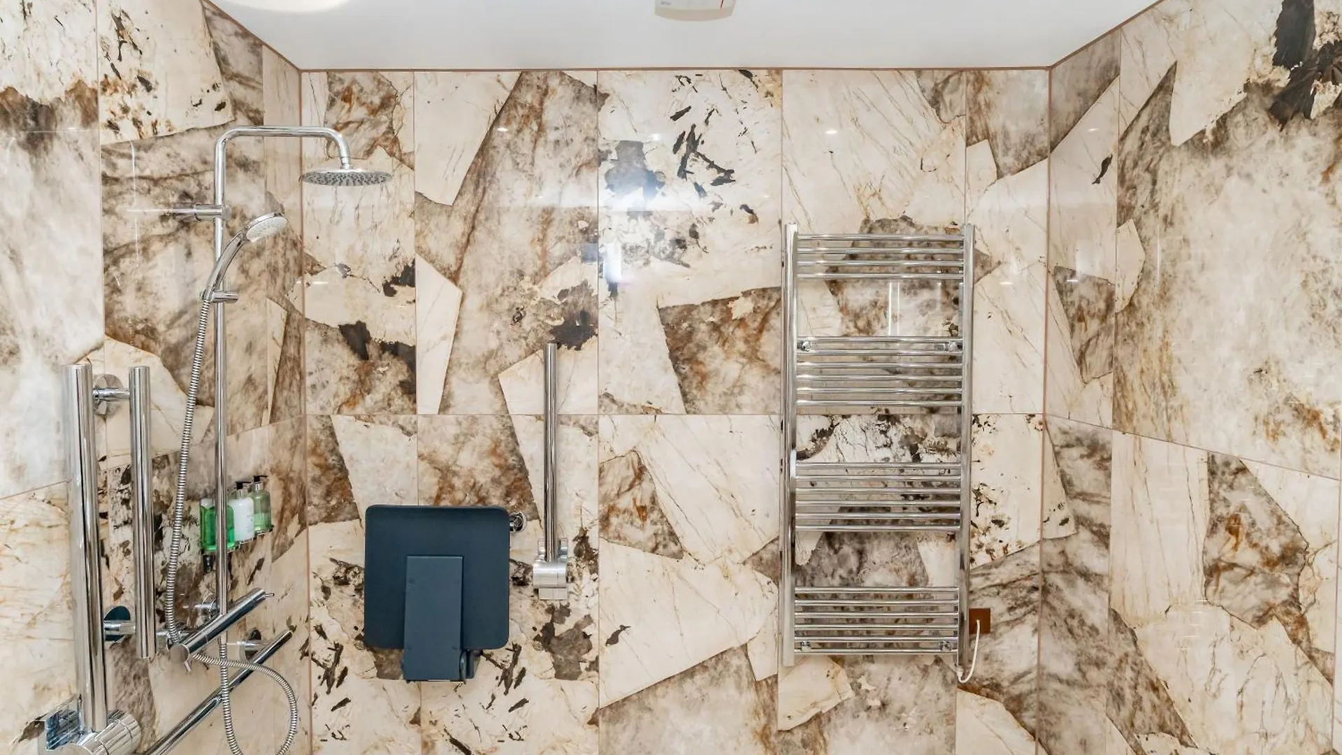 אדינבורו Dragon Suites Luxury Apartments At 9 Albyn Place בריטניה