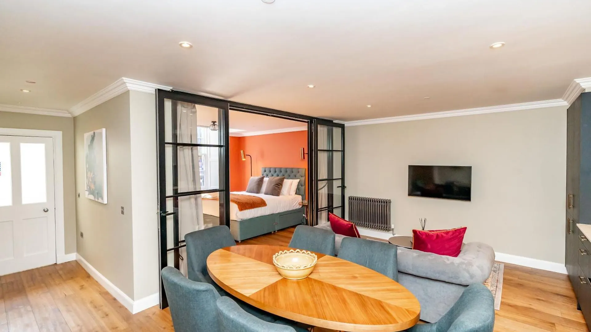 אדינבורו Dragon Suites Luxury Apartments At 9 Albyn Place 0*,  בריטניה