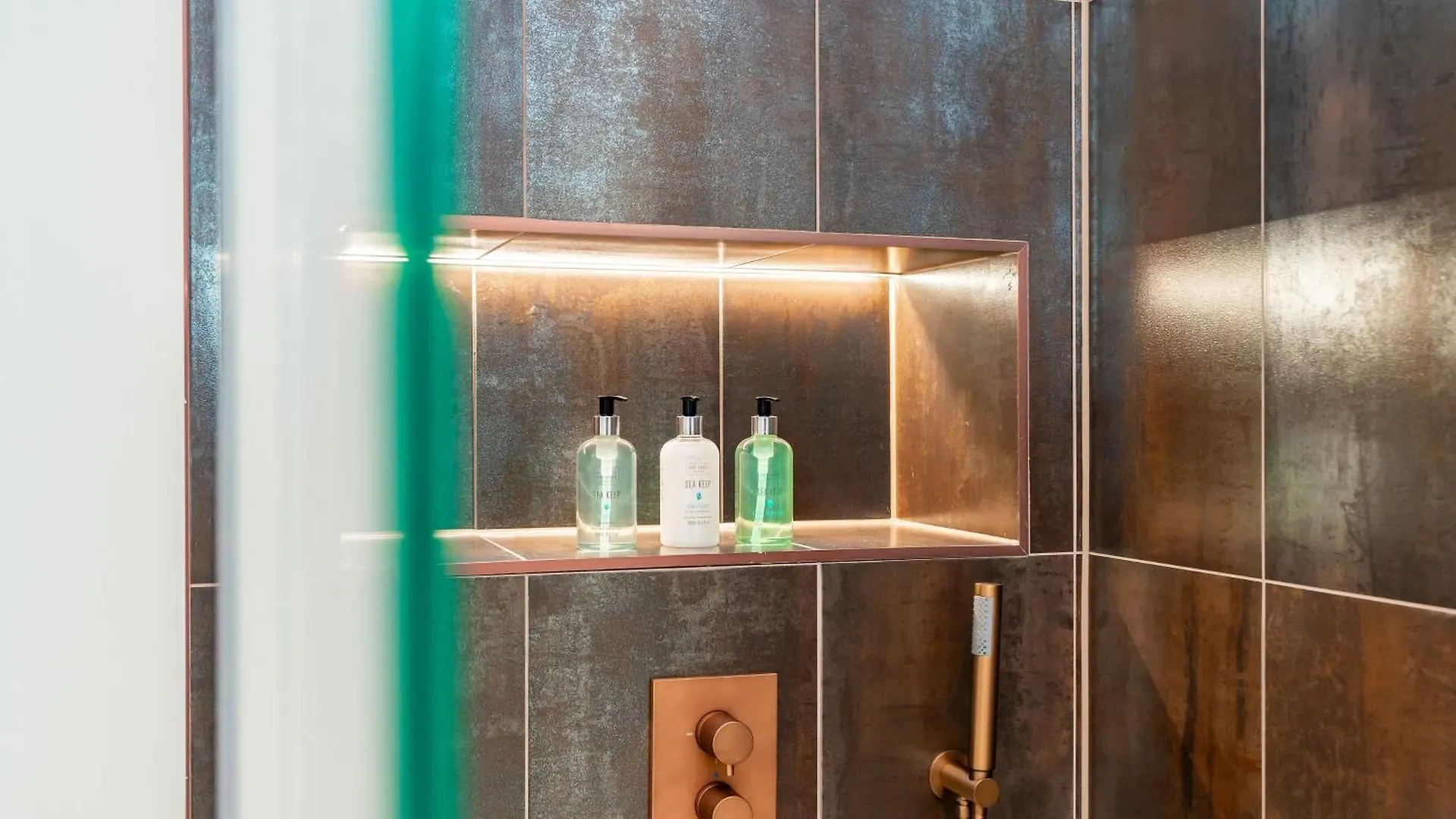 אדינבורו Dragon Suites Luxury Apartments At 9 Albyn Place בריטניה