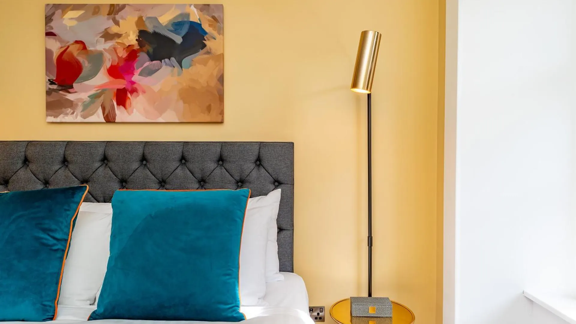 אדינבורו Dragon Suites Luxury Apartments At 9 Albyn Place 0*,