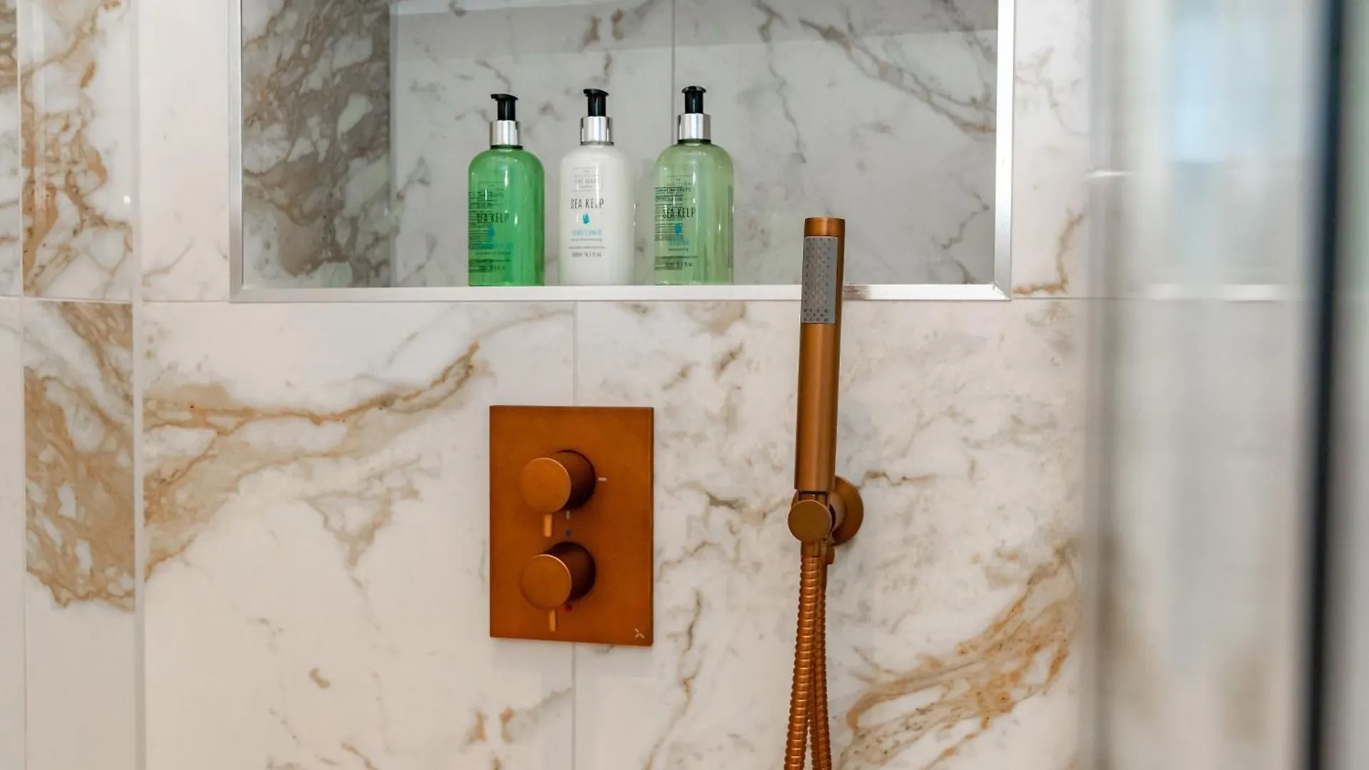 אדינבורו Dragon Suites Luxury Apartments At 9 Albyn Place
