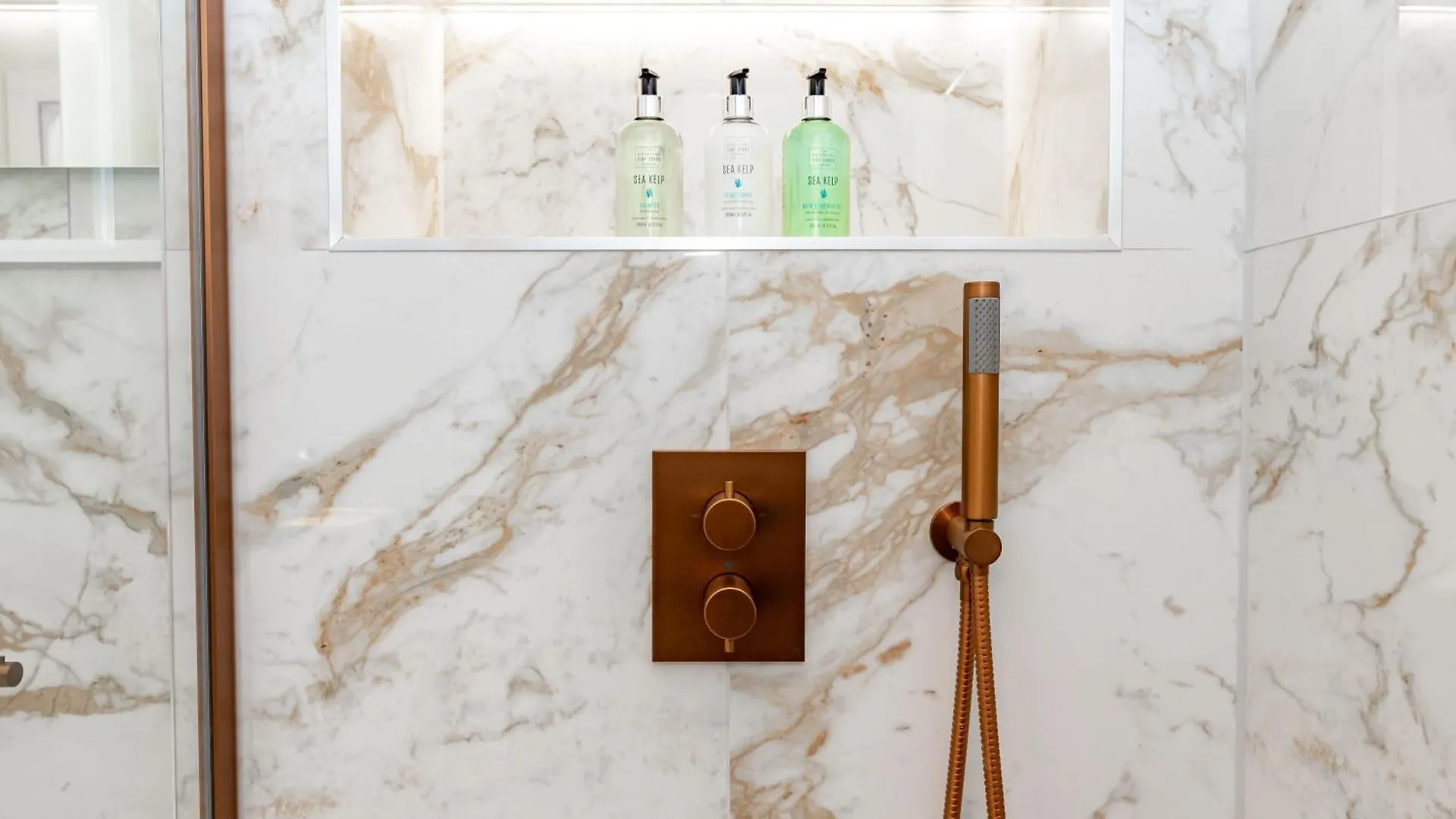 אדינבורו Dragon Suites Luxury Apartments At 9 Albyn Place