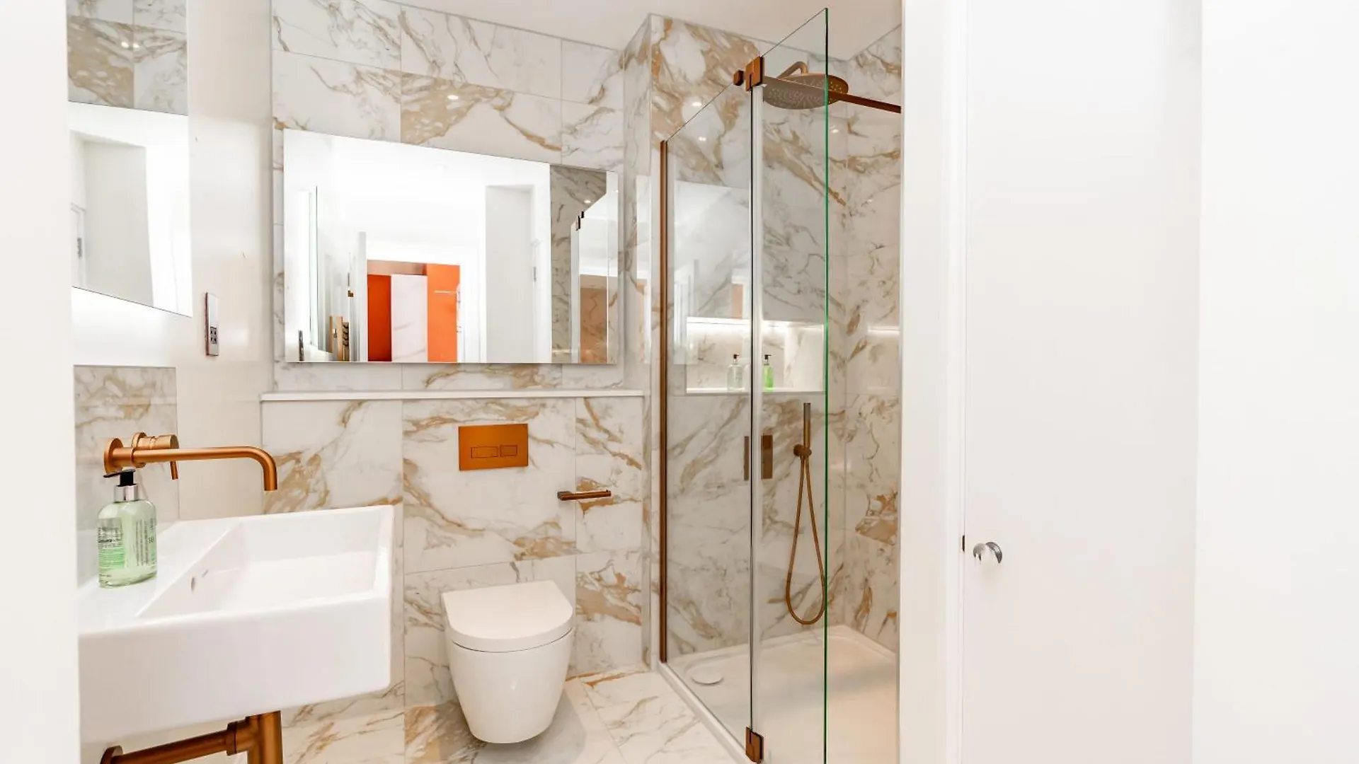 אדינבורו Dragon Suites Luxury Apartments At 9 Albyn Place בריטניה