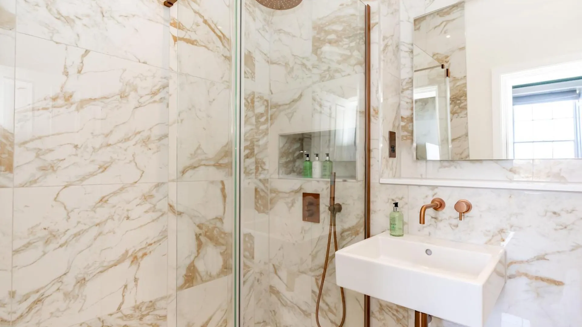 אדינבורו Dragon Suites Luxury Apartments At 9 Albyn Place