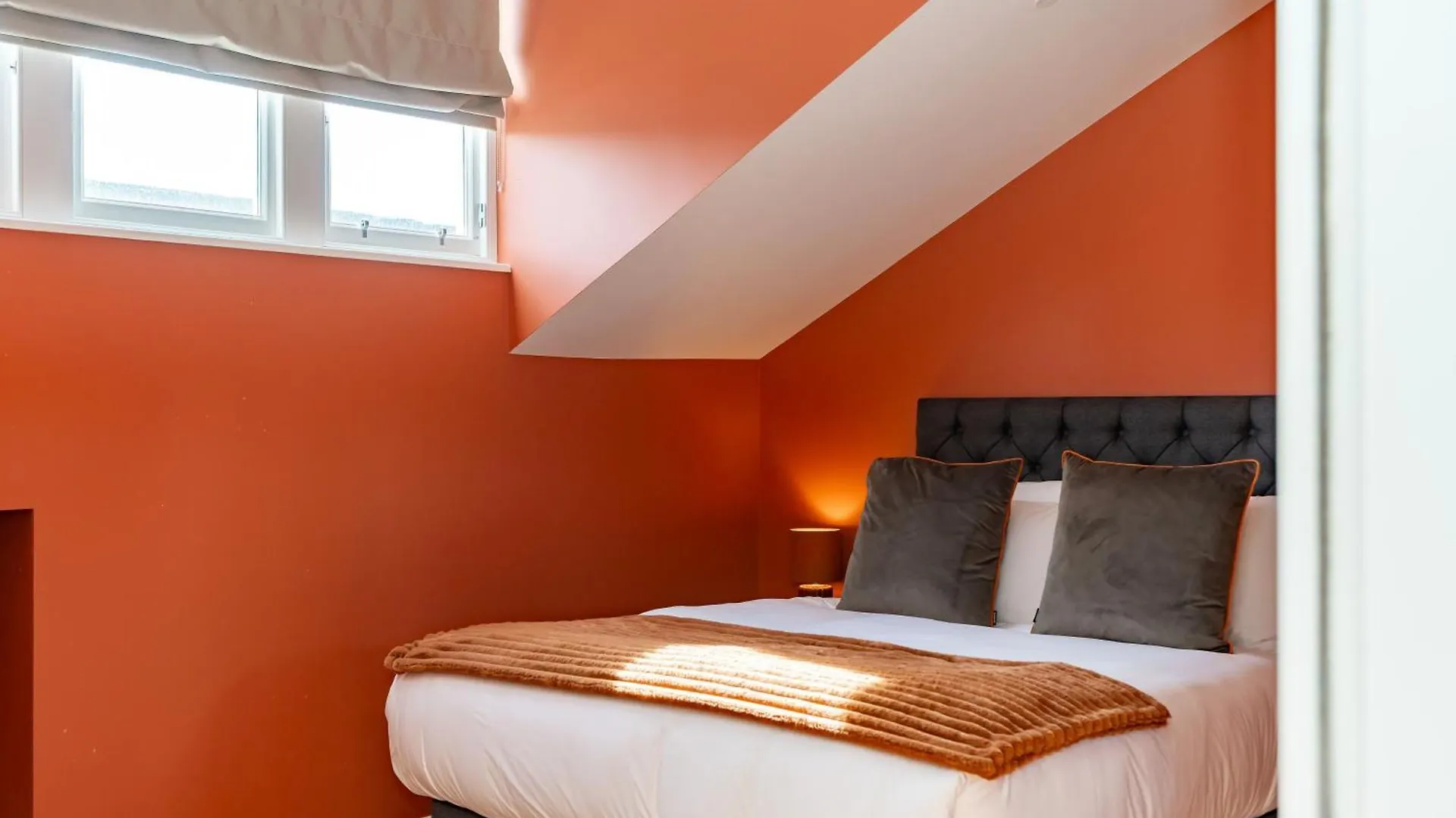 אדינבורו Dragon Suites Luxury Apartments At 9 Albyn Place