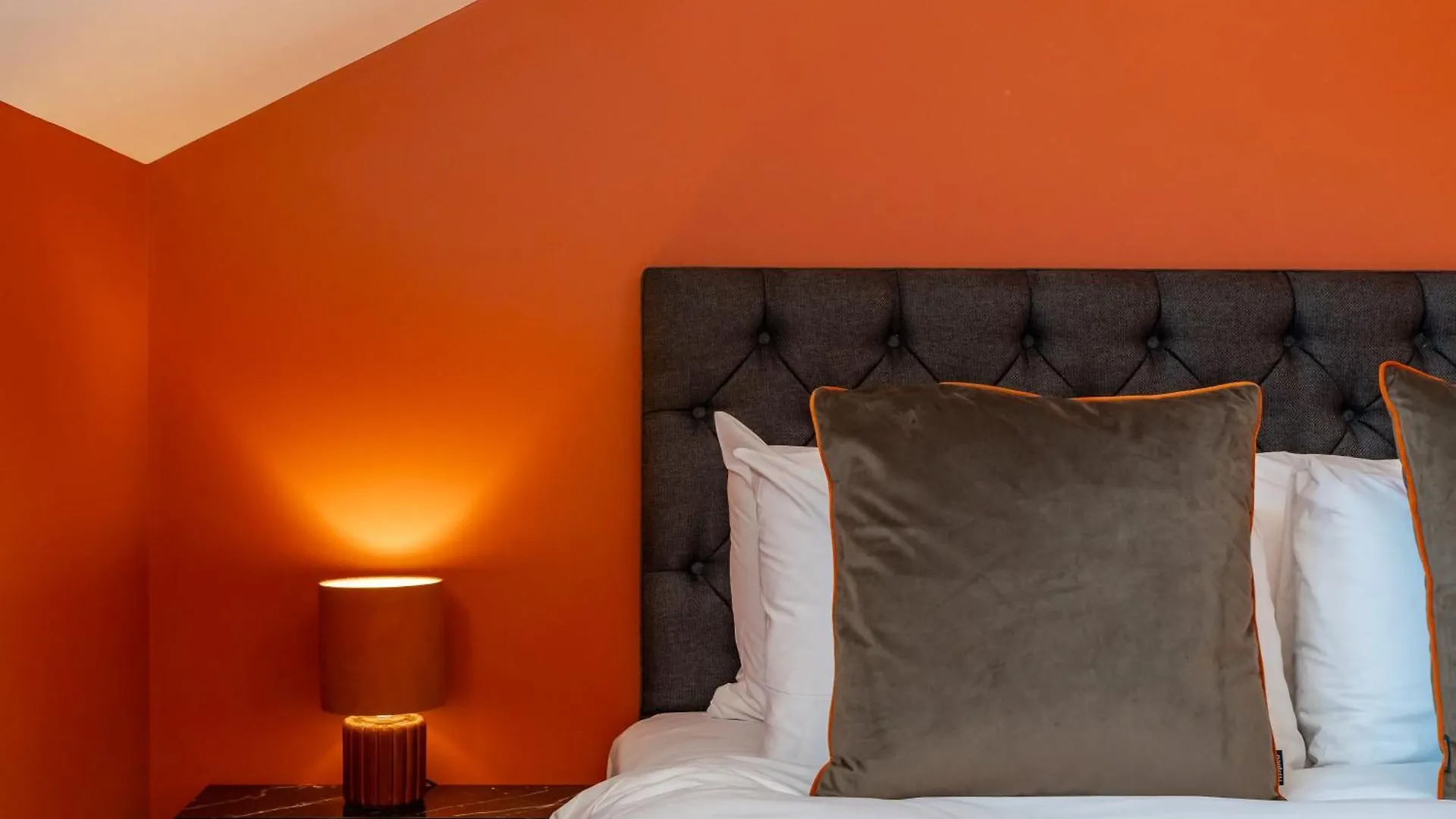 אדינבורו Dragon Suites Luxury Apartments At 9 Albyn Place 0*,  בריטניה