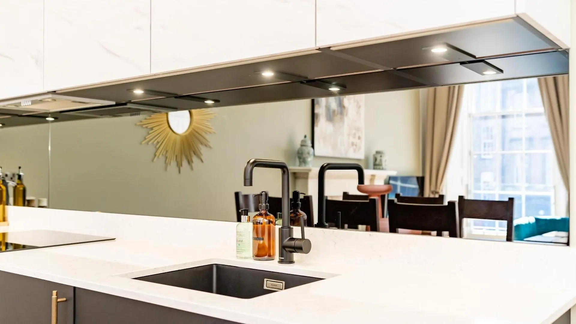אדינבורו Dragon Suites Luxury Apartments At 9 Albyn Place