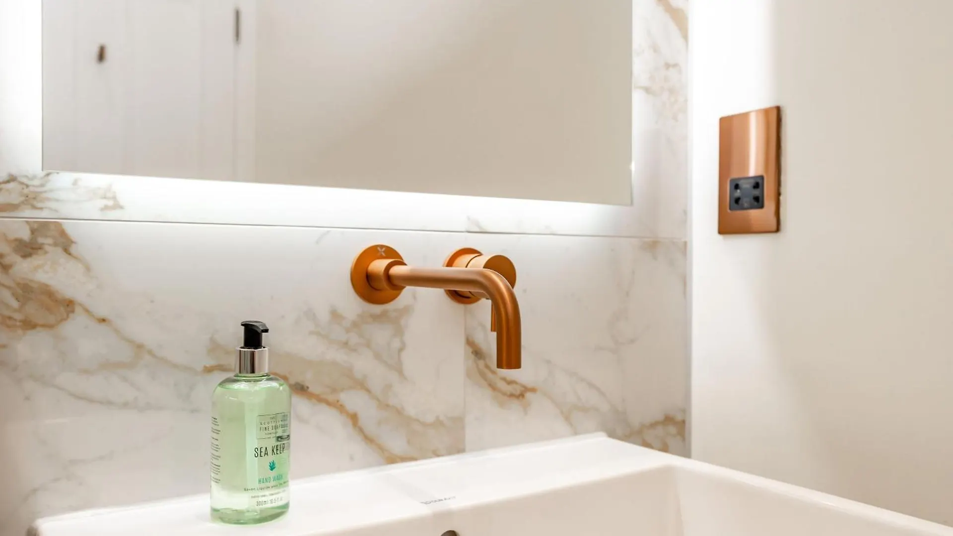 אדינבורו Dragon Suites Luxury Apartments At 9 Albyn Place