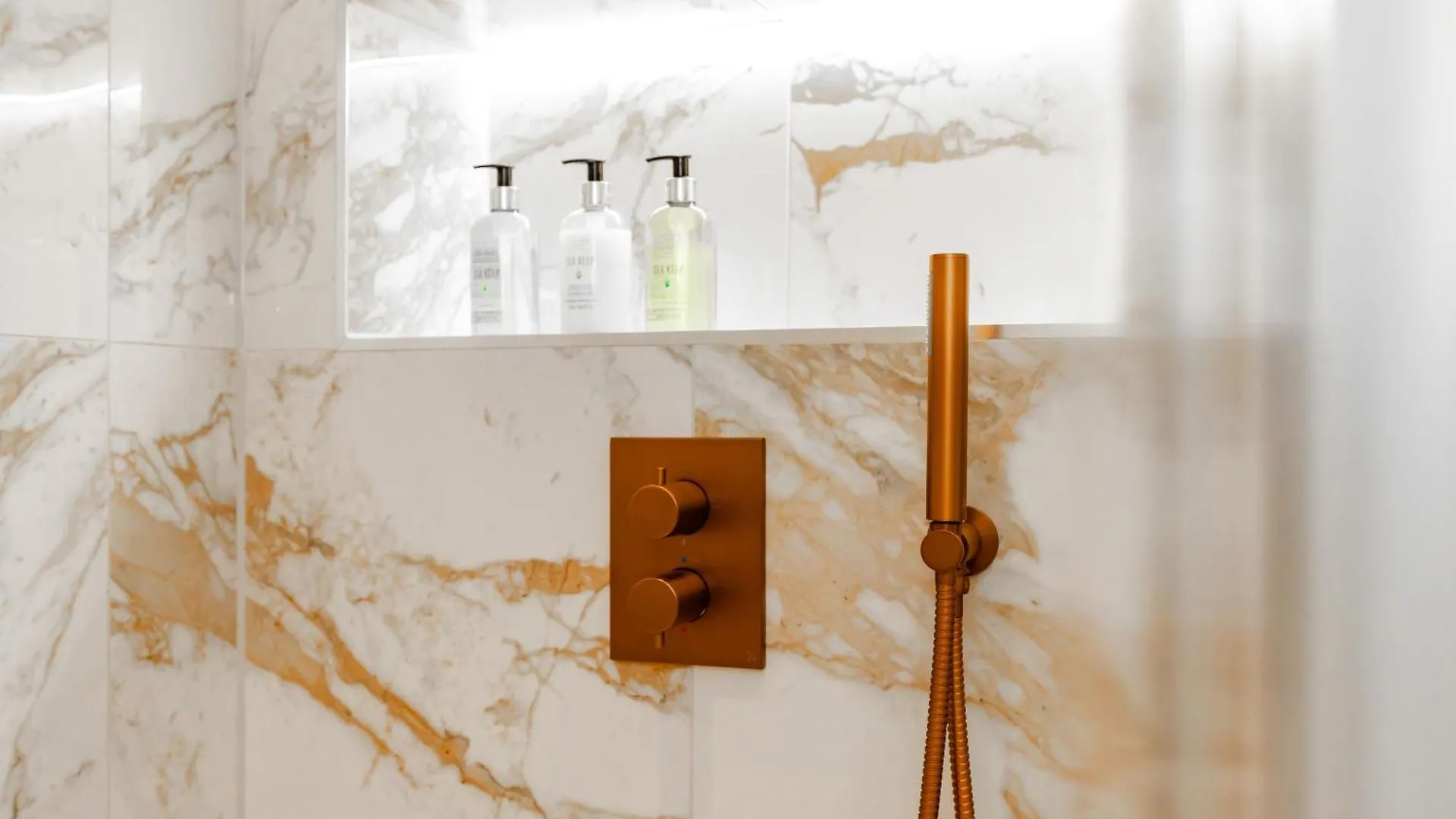 אדינבורו Dragon Suites Luxury Apartments At 9 Albyn Place