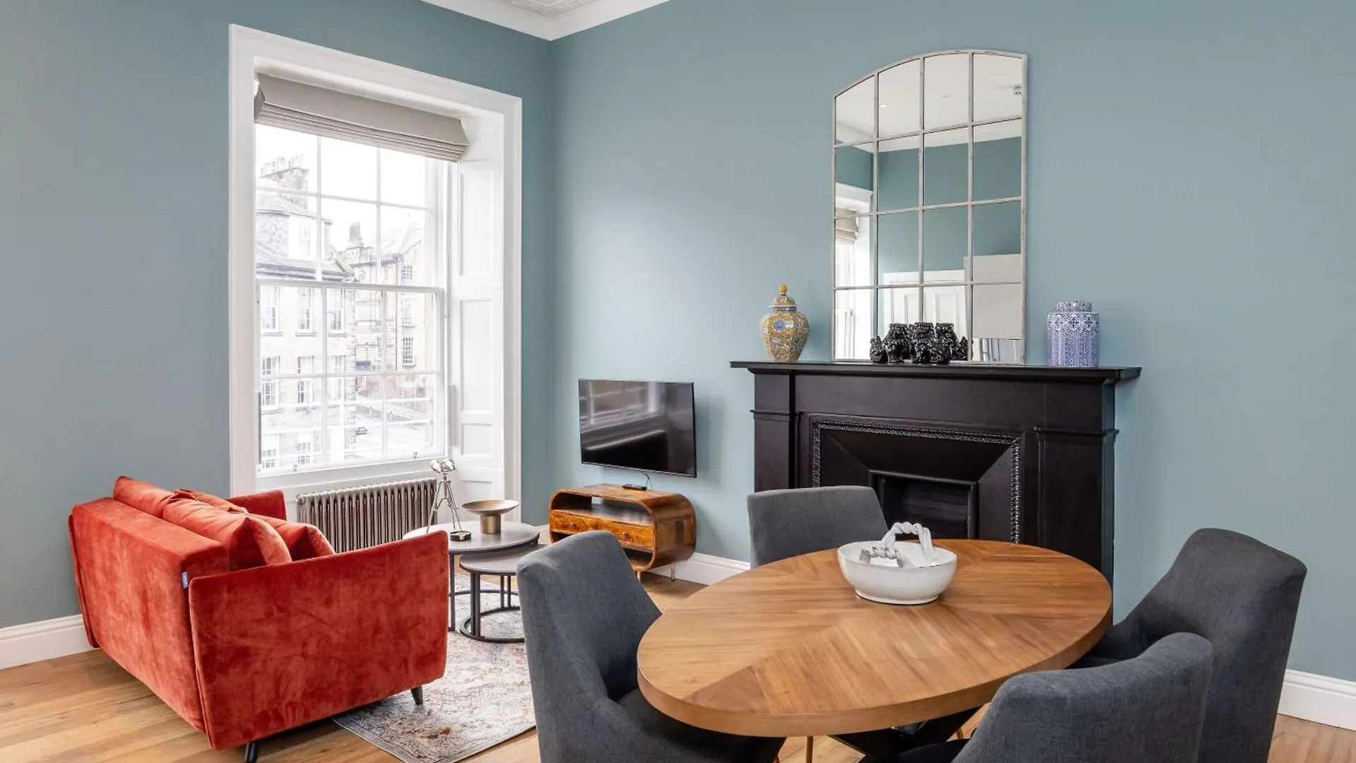 Dragon Suites Luxury Apartments At 9 Albyn Place location