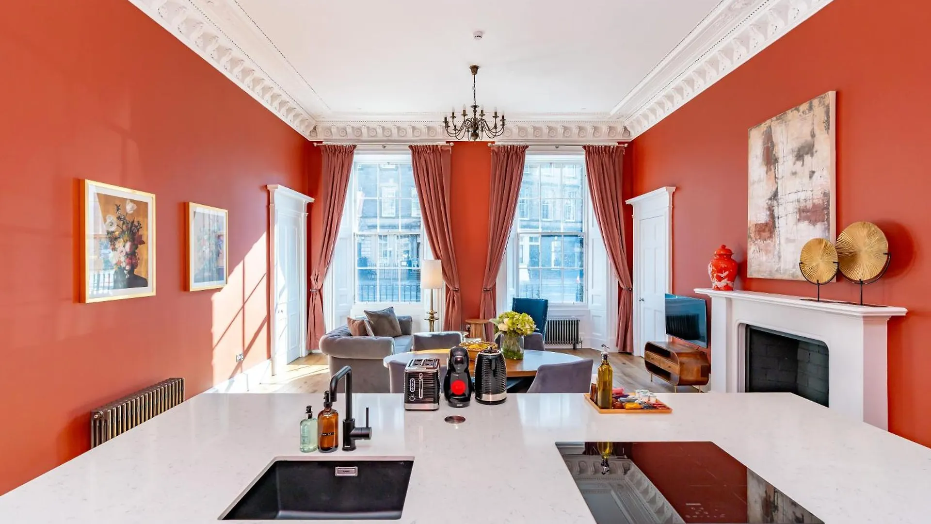 Dragon Suites Luxury Apartments At 9 Albyn Place Edynburg