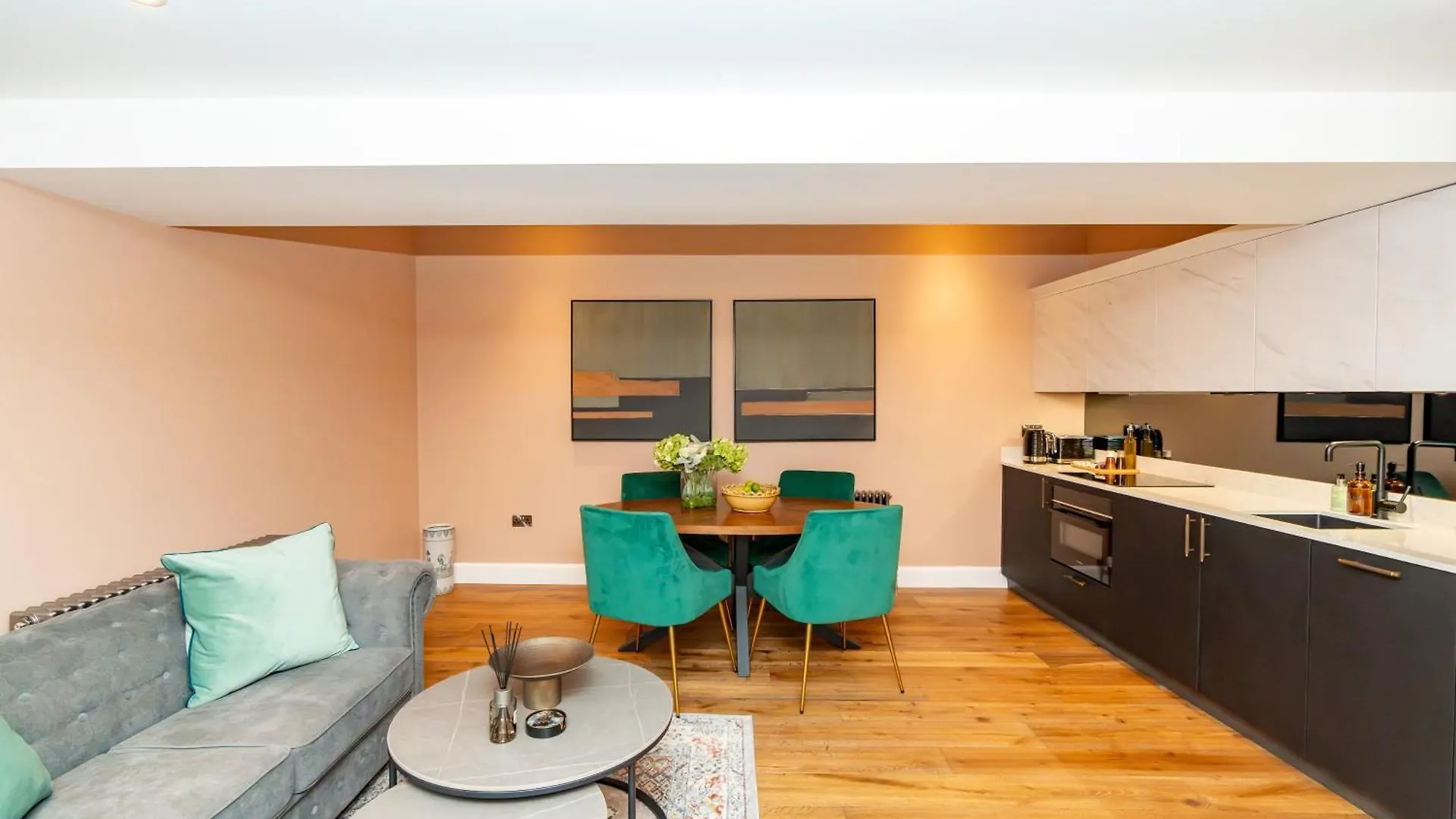 Dragon Suites Luxury Apartments At 9 Albyn Place Edinburg