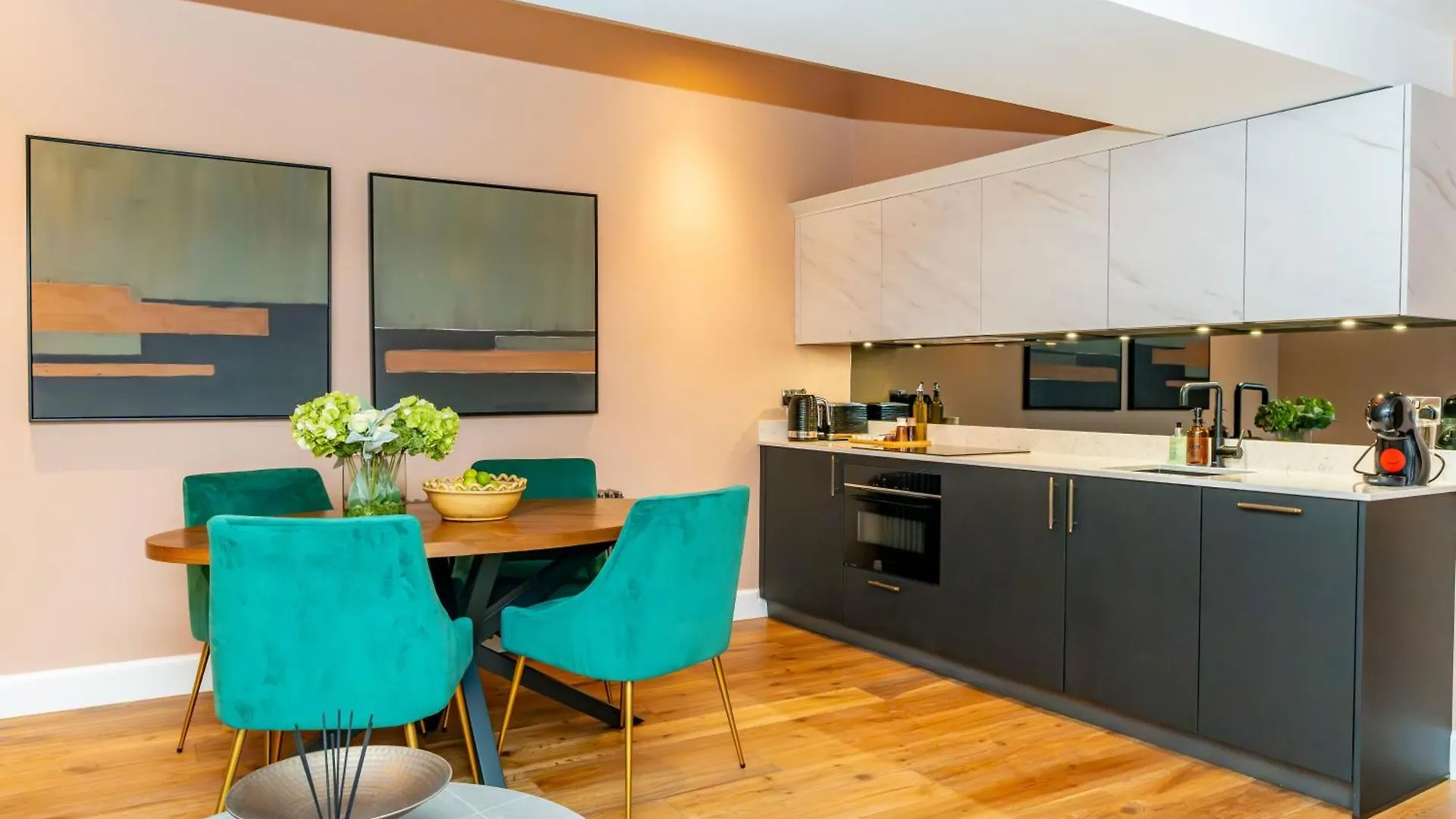 Dragon Suites Luxury Apartments At 9 Albyn Place Edinburg