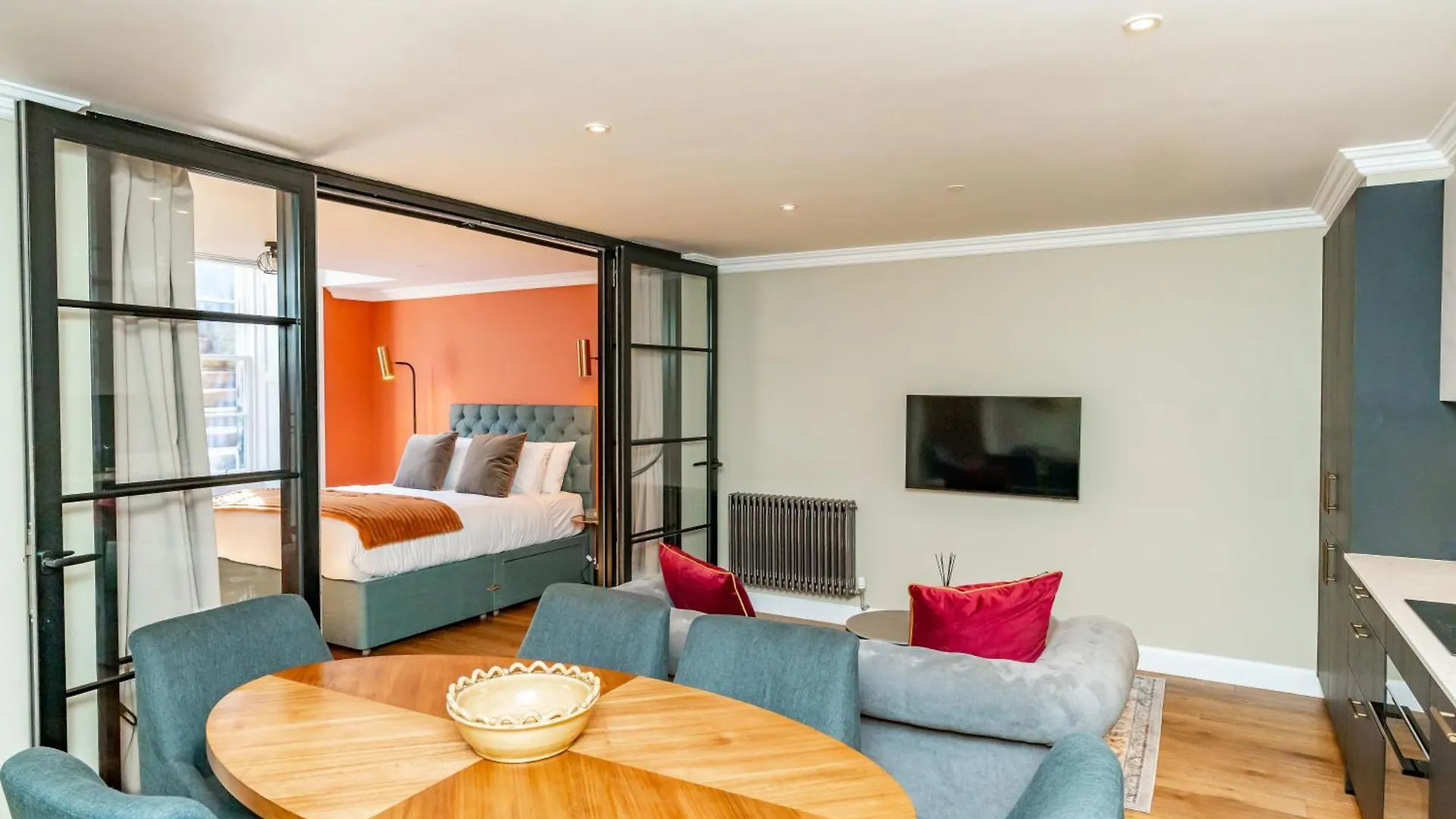 Dragon Suites Luxury Apartments At 9 Albyn Place Edinburg