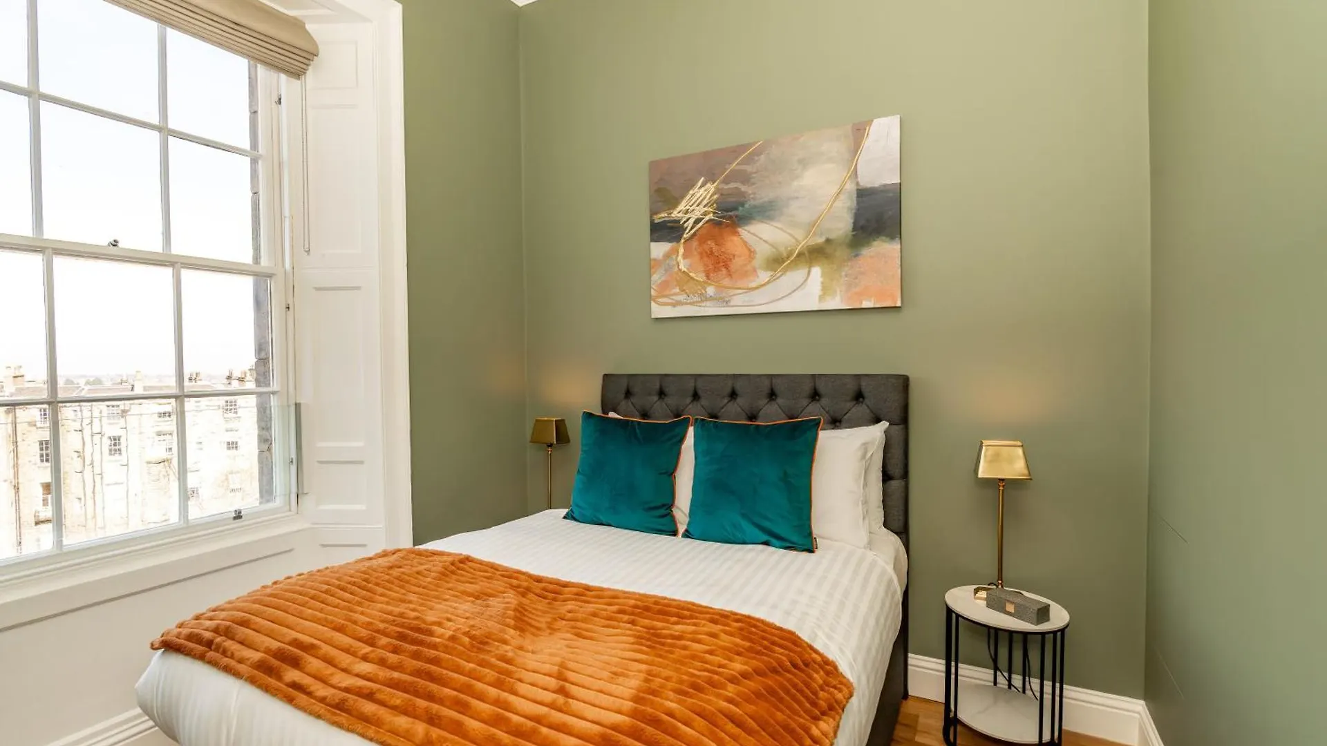 Dragon Suites Luxury Apartments At 9 Albyn Place Edinburg