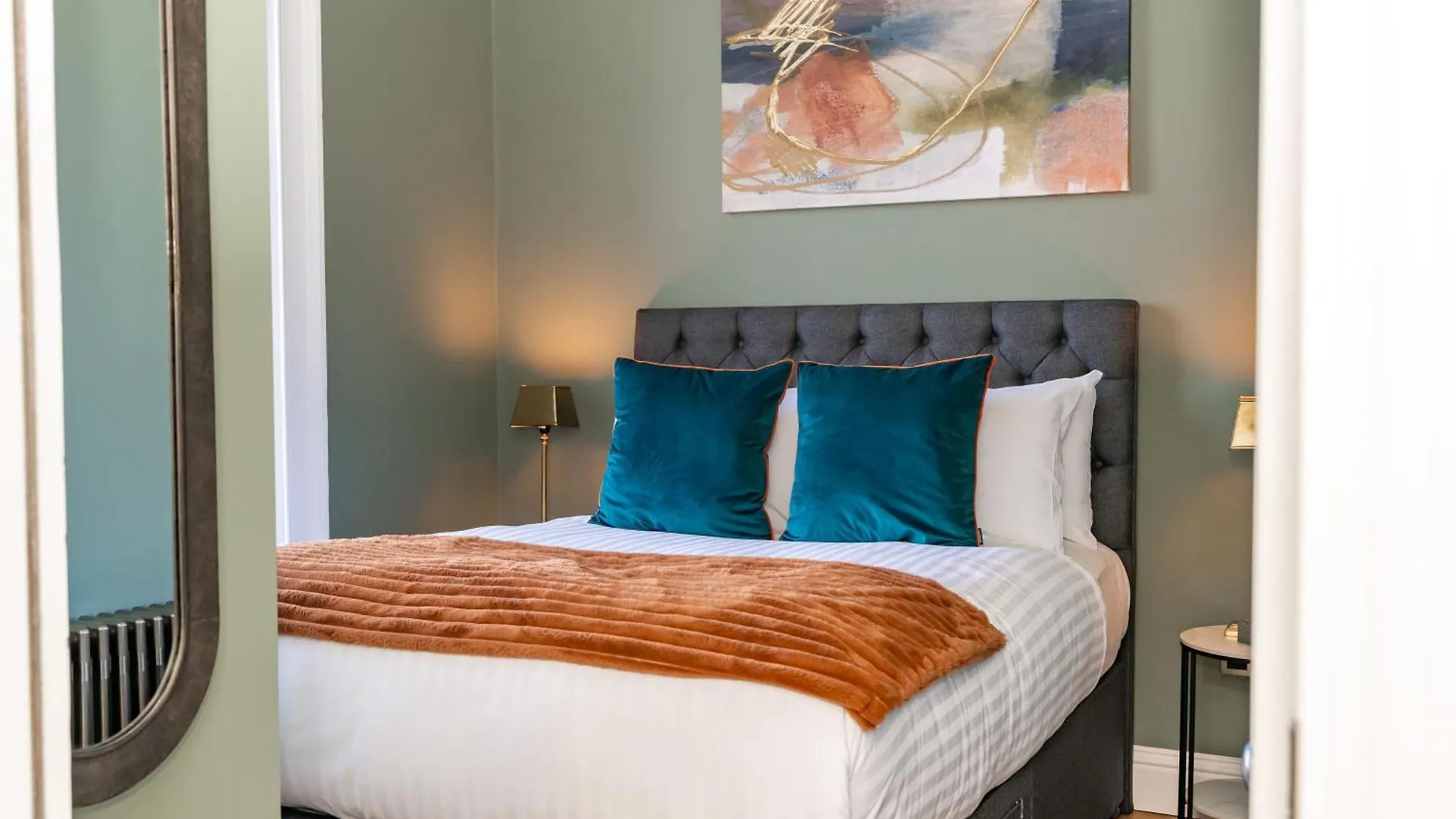 Dragon Suites Luxury Apartments At 9 Albyn Place Edinburg