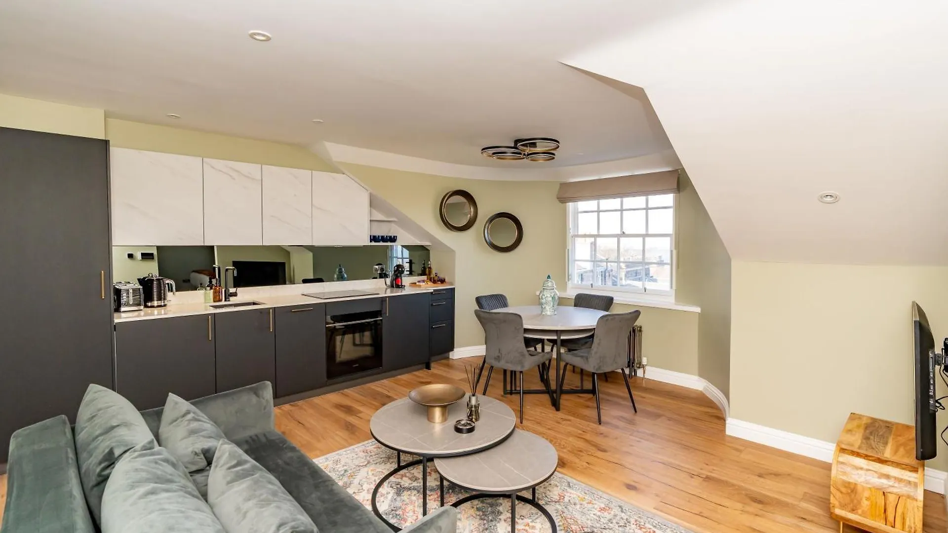 Dragon Suites Luxury Apartments At 9 Albyn Place Edinburg