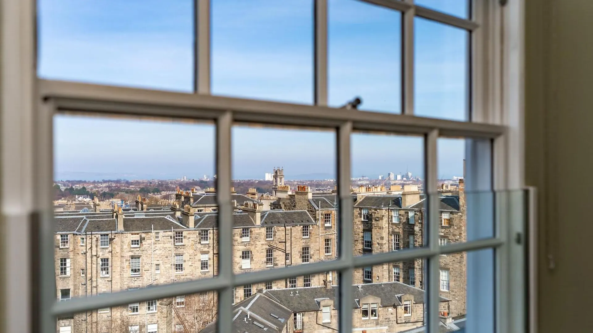 Dragon Suites Luxury Apartments At 9 Albyn Place Edinburg Storbritannien