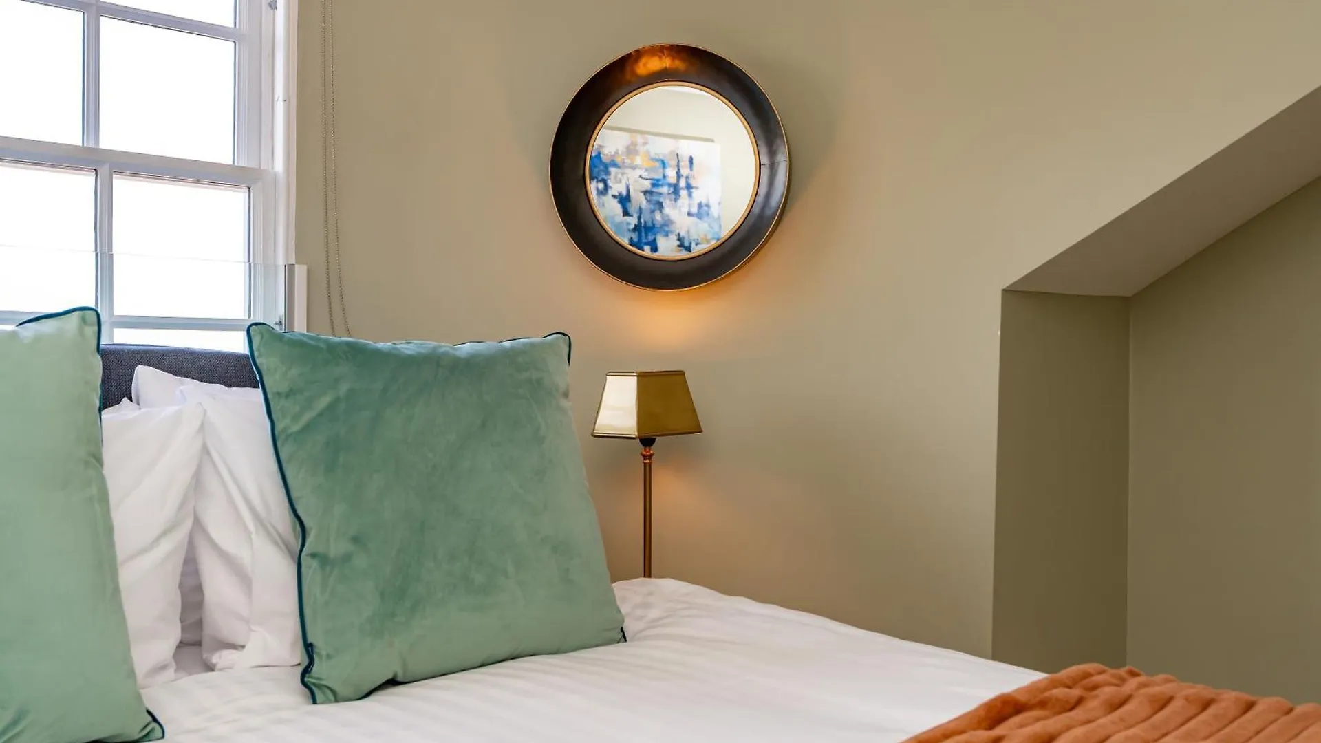 Dragon Suites Luxury Apartments At 9 Albyn Place Edinburg