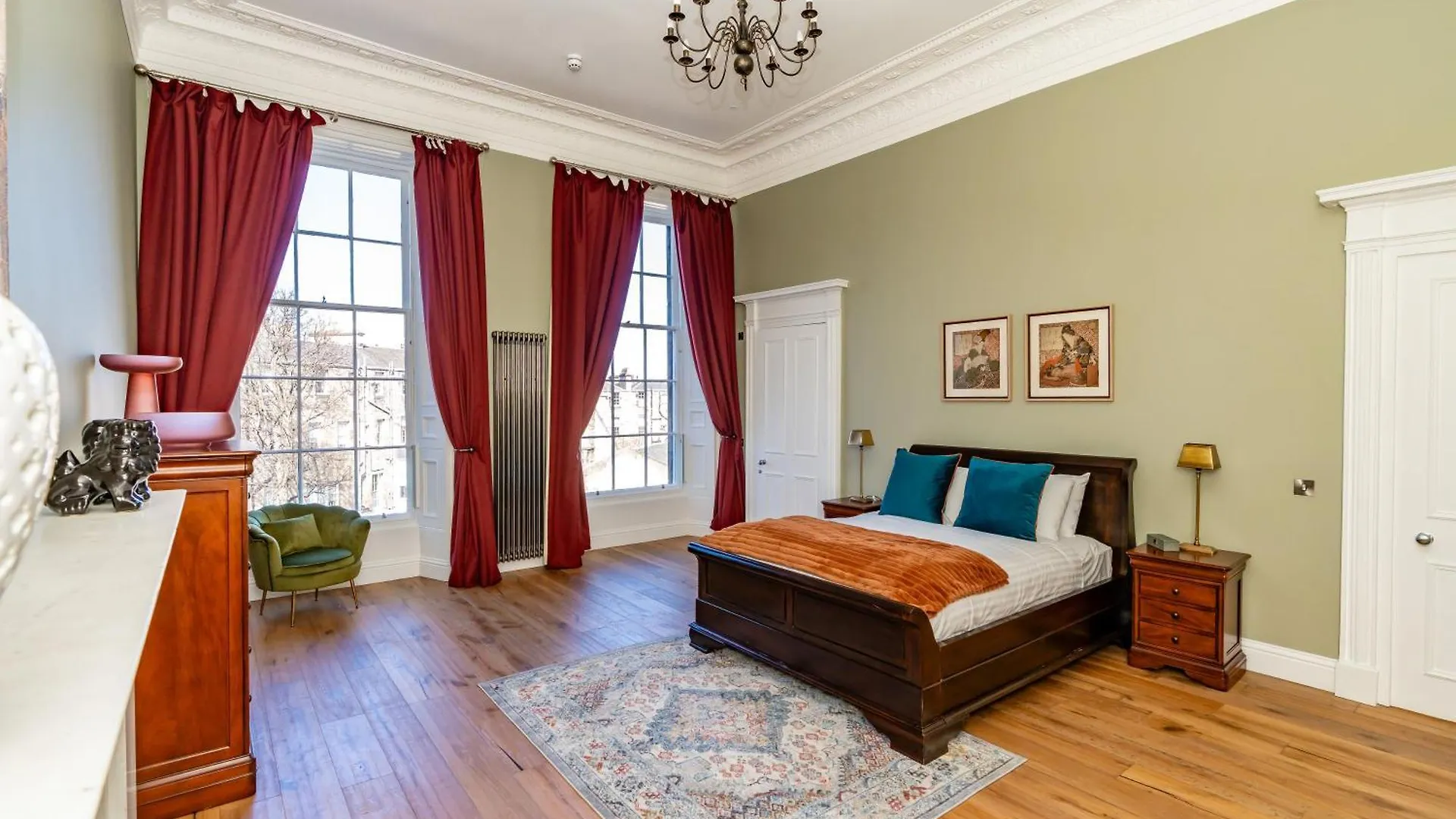 Dragon Suites Luxury Apartments At 9 Albyn Place Edinburg Storbritannien