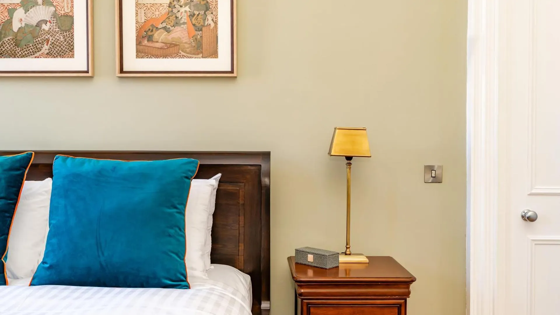Dragon Suites Luxury Apartments At 9 Albyn Place Edynburg Wielka Brytania